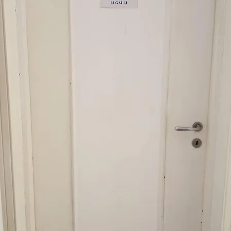 A I R House 2 3* سورينتو
